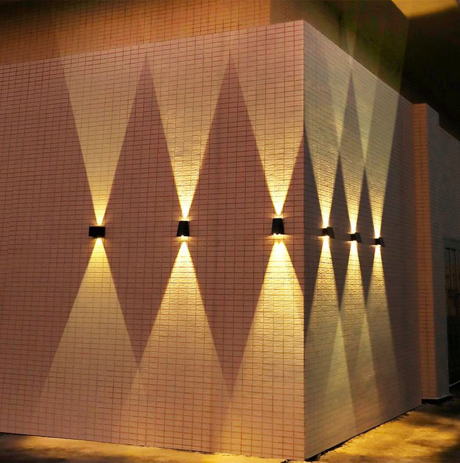 Soldriven Vattentät Vägglampa med Modern Ljusdesign