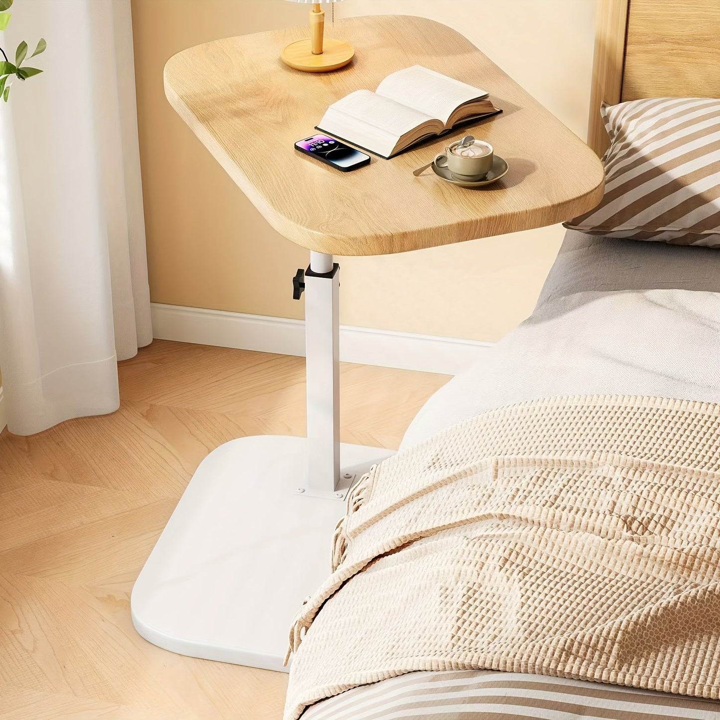 Justerbart Sidobord i Trä | Elegant och Funktionell Design