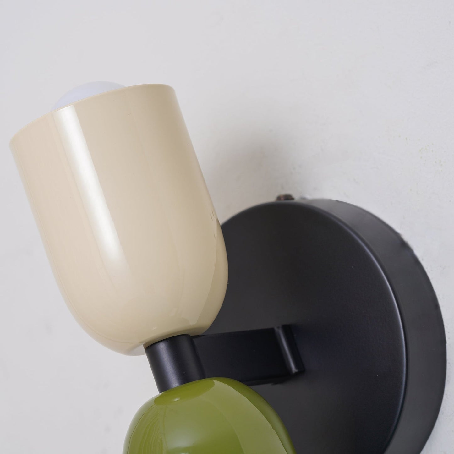 Elegant vintage vägglampa med dubbla ljus till det moderna hemmet
