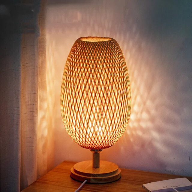 Bambus-bordslampa med varm belysning och tidlös elegans