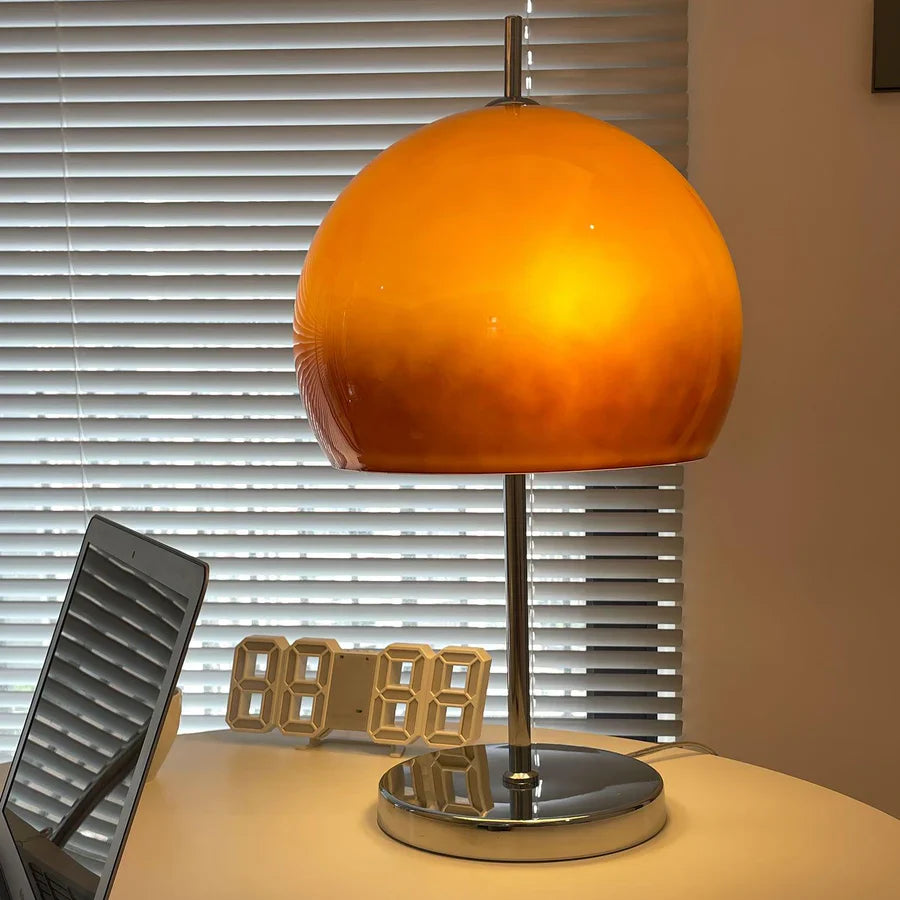 Bordlampe med Ravfarvet Glas - Skab Hygge og Elegance