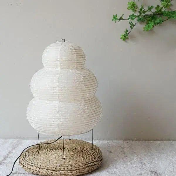 Elegant golvlampa i rispapper med rogivande atmosfär