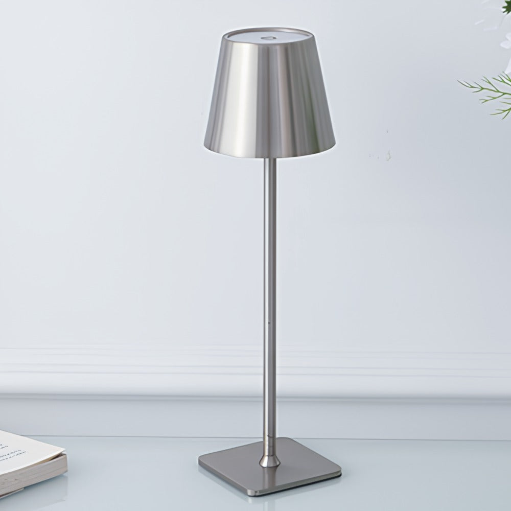 Høj Genopladelig Bordlampe | Trådløs belysning til inde og ude