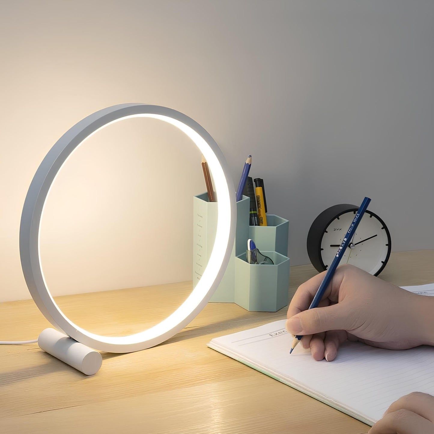 Moderne LED Natlampe med Justerbar Lysstyrke og Ringdesign