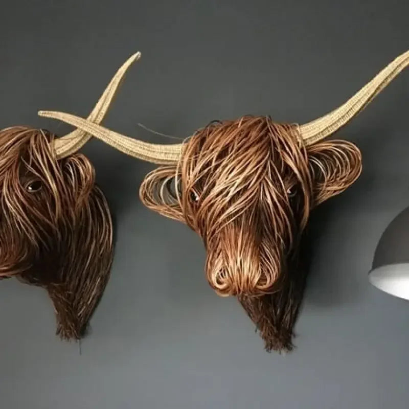 Handgjord väggdekoration i form av ko för naturinspirerade rum
