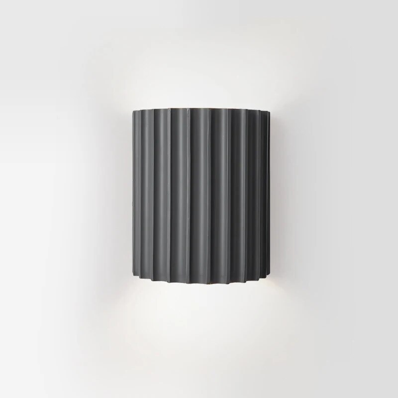 Elegant LED-vägglampa i konstnärlig hartsdesign