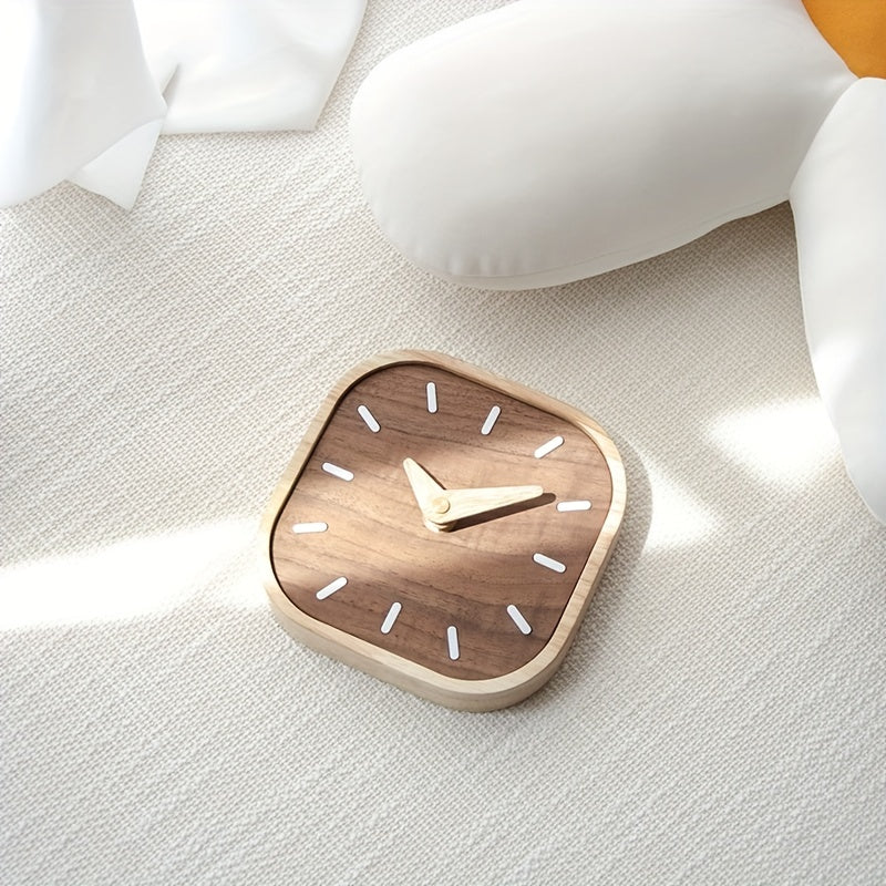 Tyst Bordsklocka i Massivt Trä - Elegant Design i Ek och Valnöt