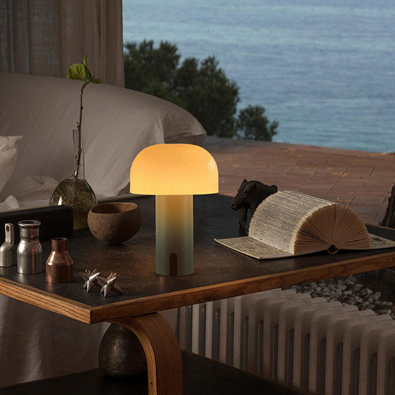 Stilfuld trådløs bordlampe i svampedesign med dæmpefunktion