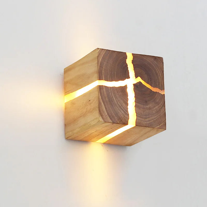 Handgjord Trälampa med Varm LED-belysning – Unik Design