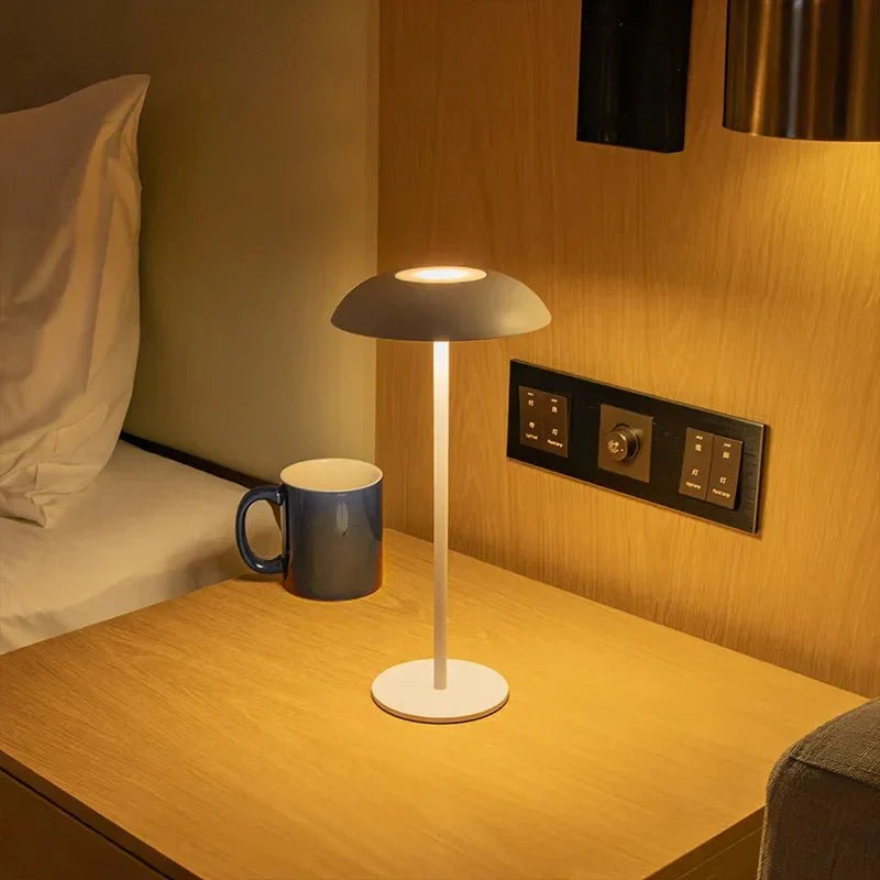 Stilfuld trådløs bordlampe med lang batterilevetid