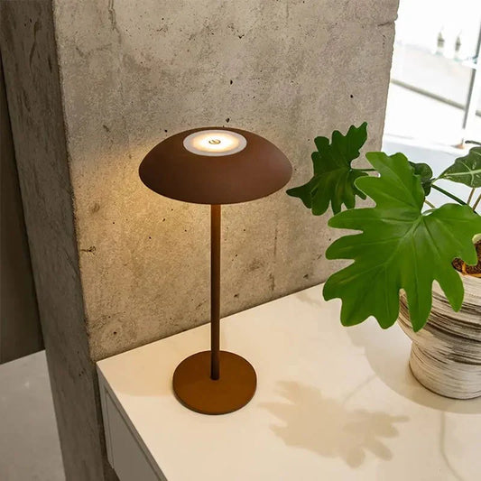 Stilren trådlös bordslampa med lång batteritid