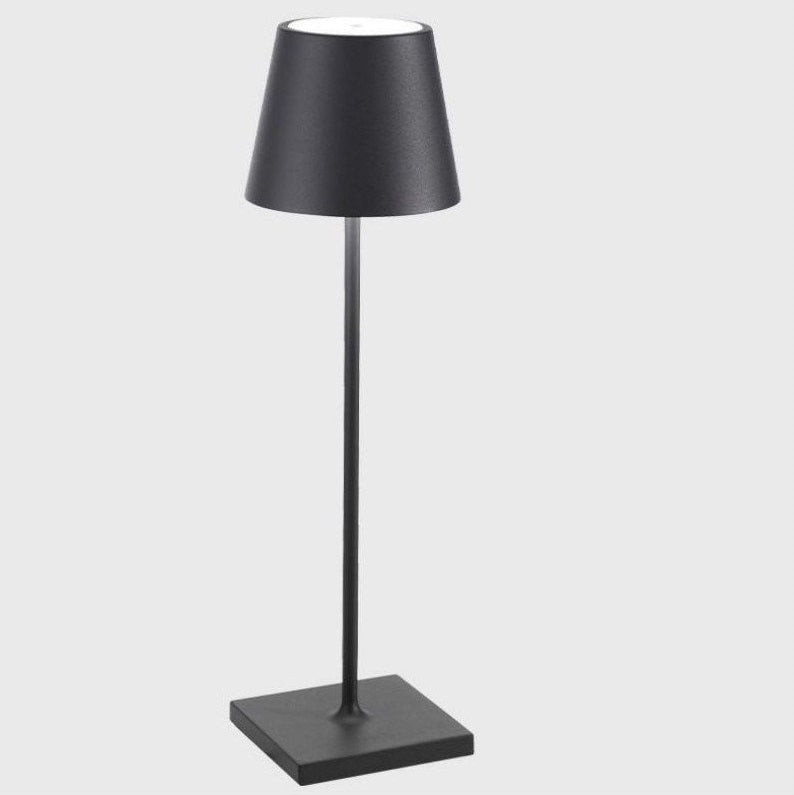 Stilfuld Trådløs Bordlampe - Dæmpbar & Vandtæt LED Lys