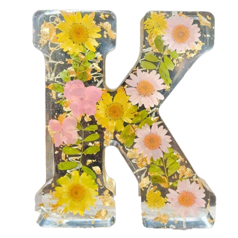 Nattelys med Tørrede Blomster Bogstaver