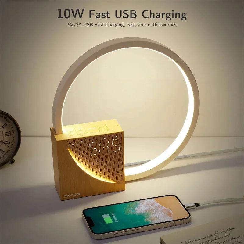 Elegant sängklocka med touchkontroll och trädesign