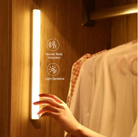 Smal LED-nattlampa med automatisk rörelsesensor