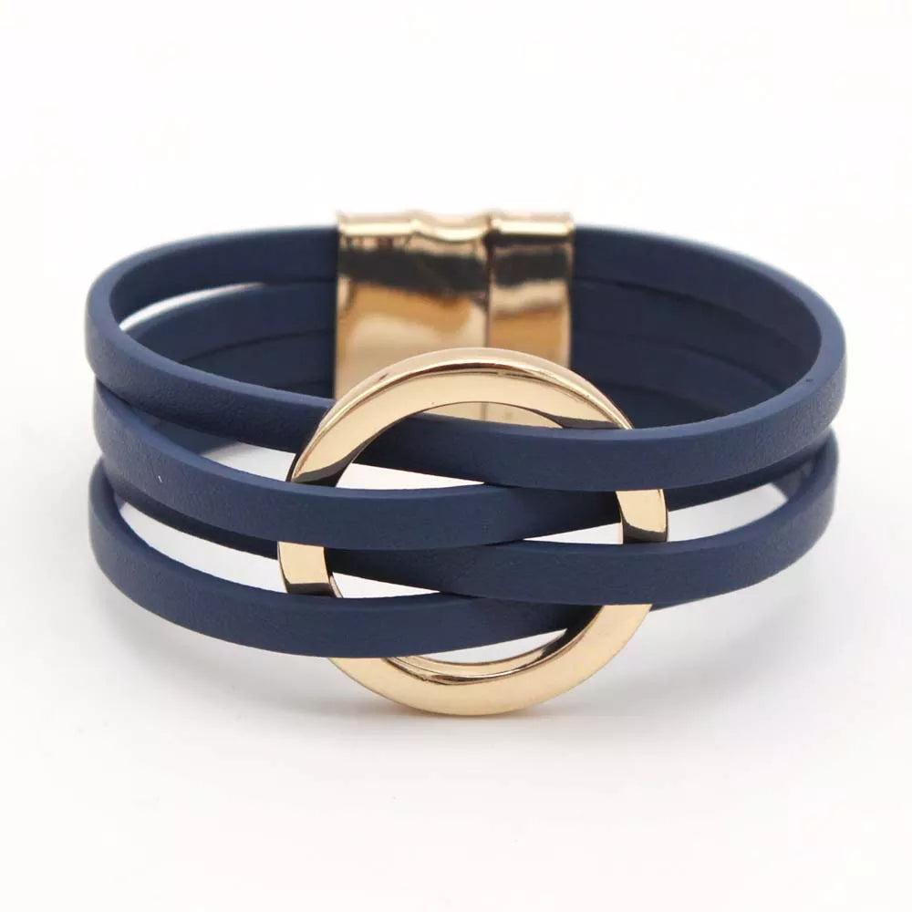 Elegant läderarmband med skiktad design