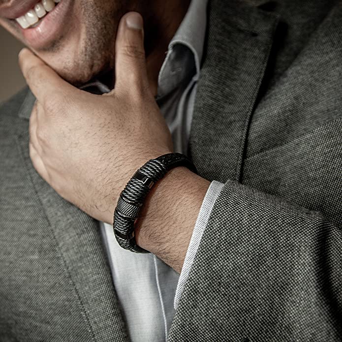 Elegant læderarmbånd med magnetisk lukning