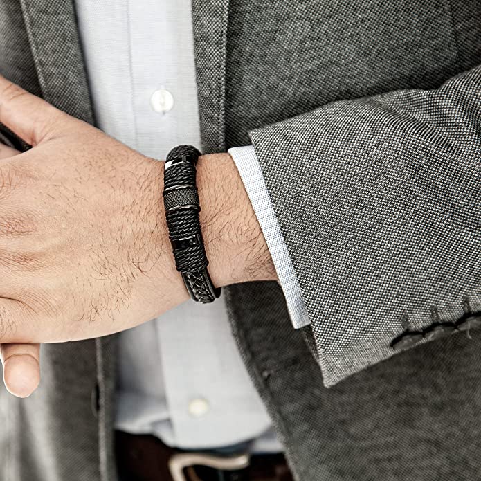 Elegant læderarmbånd med magnetisk lukning