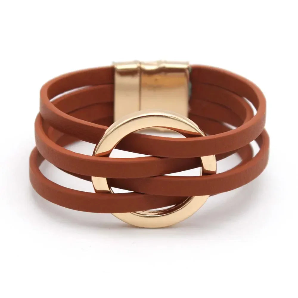 Elegant läderarmband med skiktad design