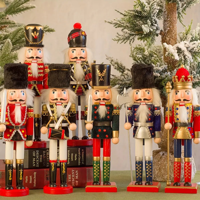 Nøddeknækker Soldat Figur i Hasselnød - Tidløst Julepynt
