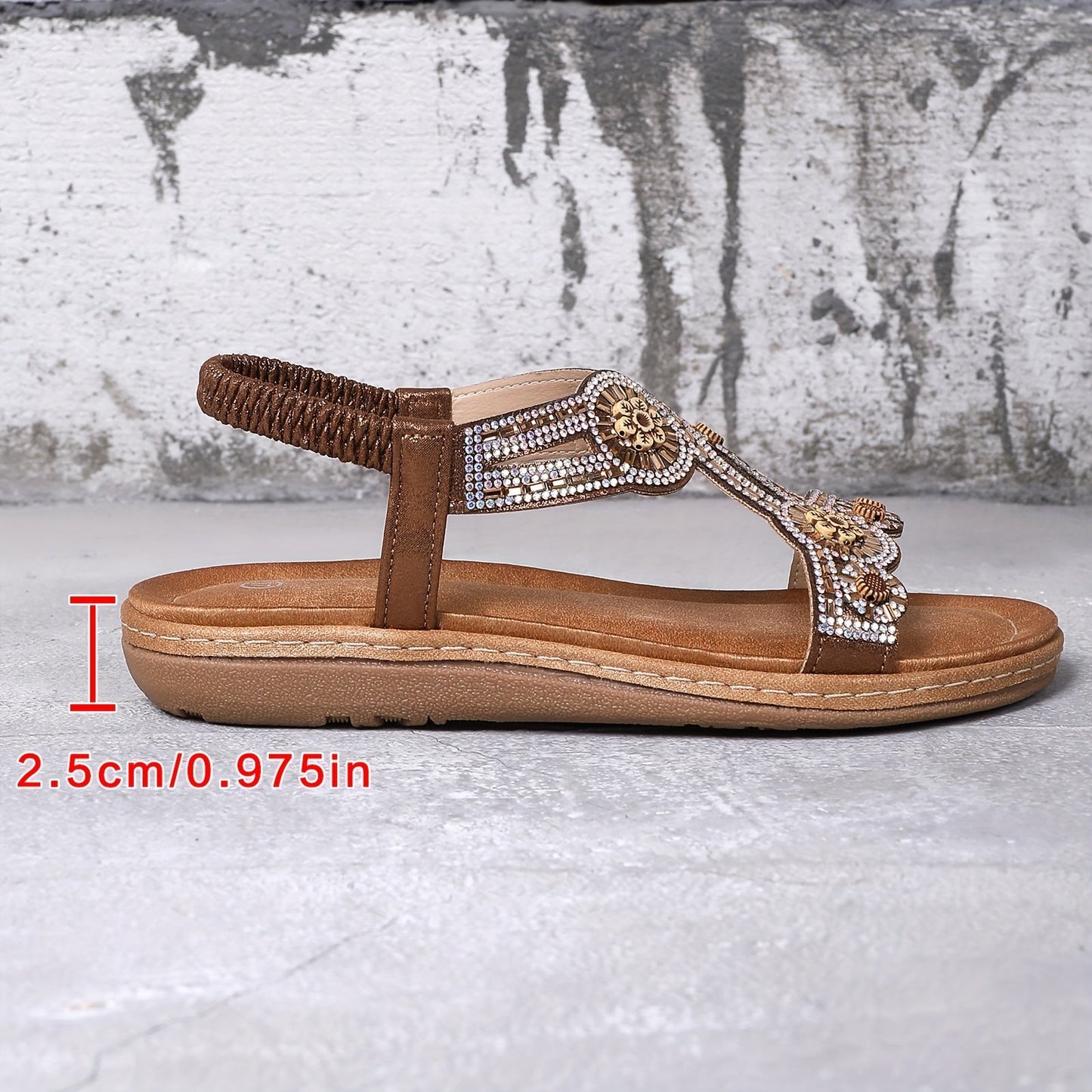 Bohoinspirerade platta sandaler med strass och elastiskt band