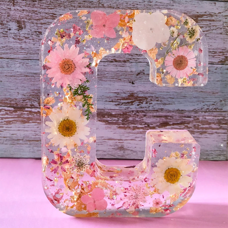 Nattelys med Tørrede Blomster Bogstaver