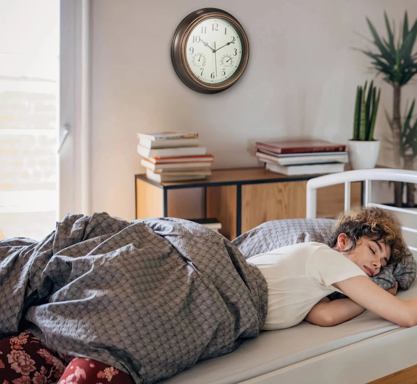 Tyst Väggklocka med Hygrometer och Termometer – Klassisk Elegans