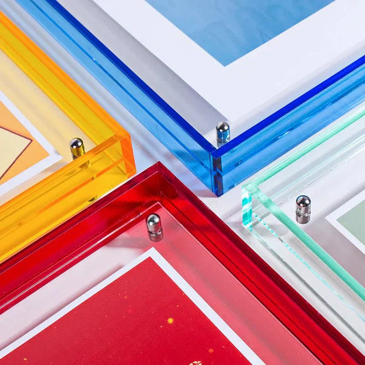 Minimalistisk farvet fotorahme i klart akryl