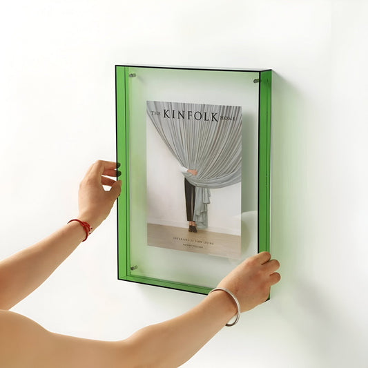 Modern akrylram med stilren design