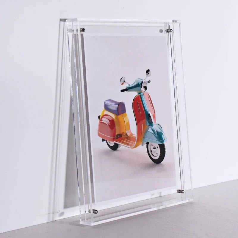Minimalistisk färgad fotoram i klar akryl