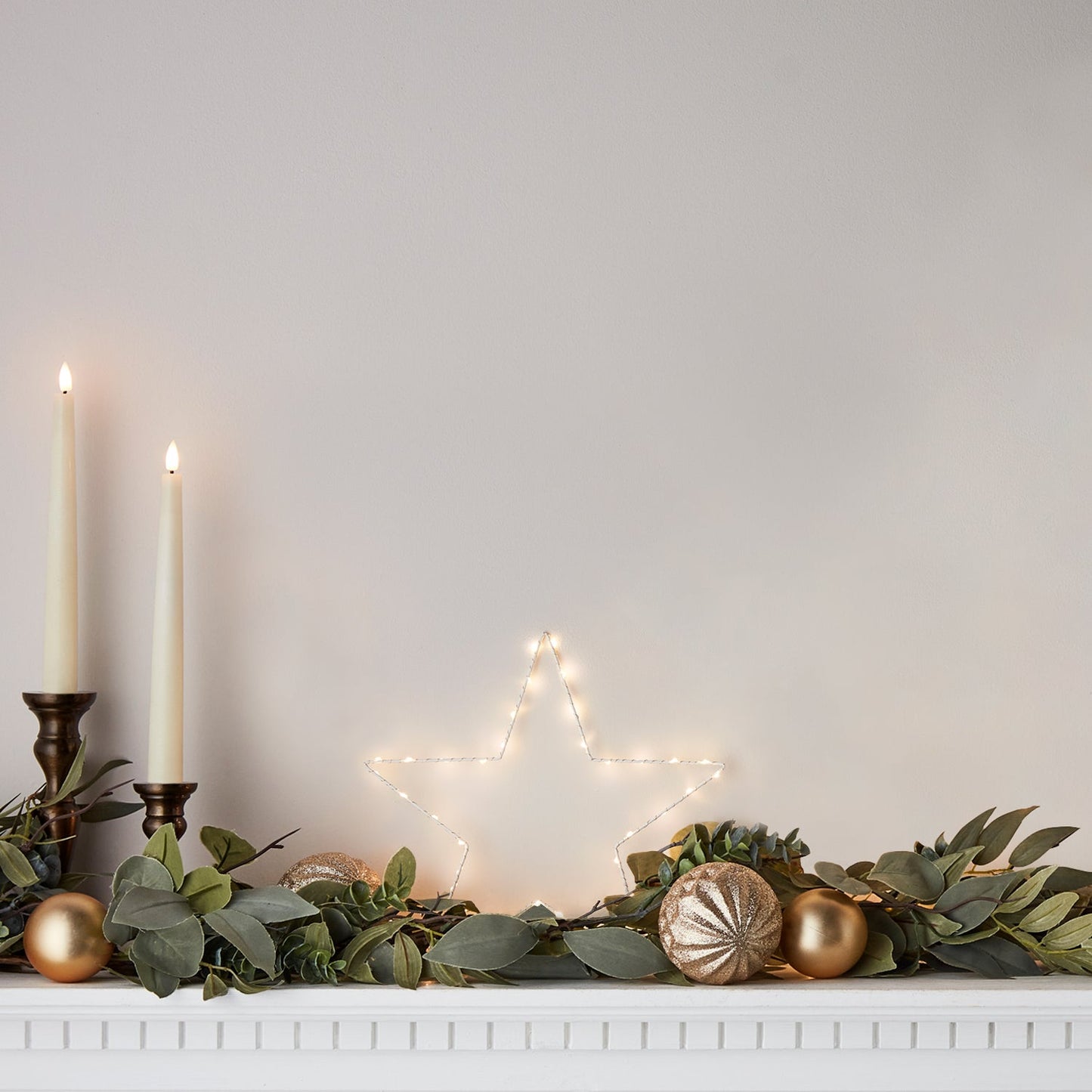 Elegant stjärnfönsterlampa med varmt LED-sken