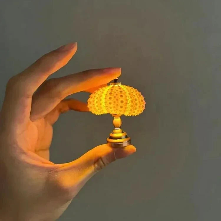 Minibordslampa med unik sjöborredekor