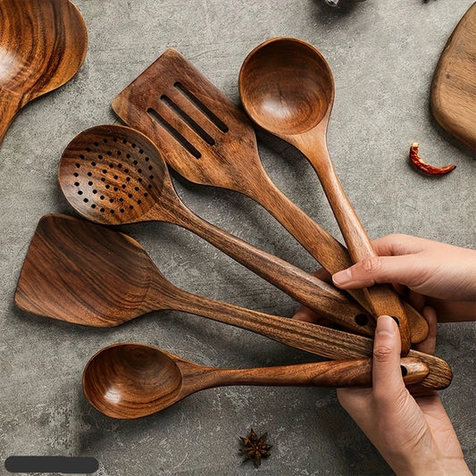 Elegant set av naturligt teakträ till ditt kök