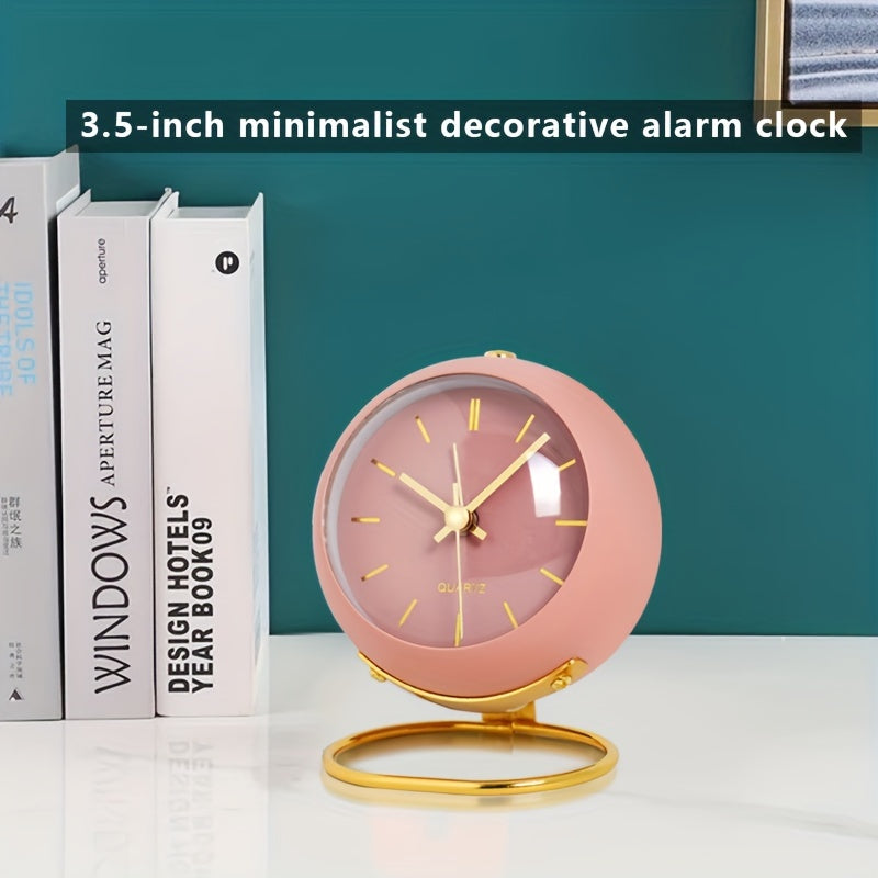 Tyst väggklocka i nordeuropeisk design – Självlysande visare och metallram