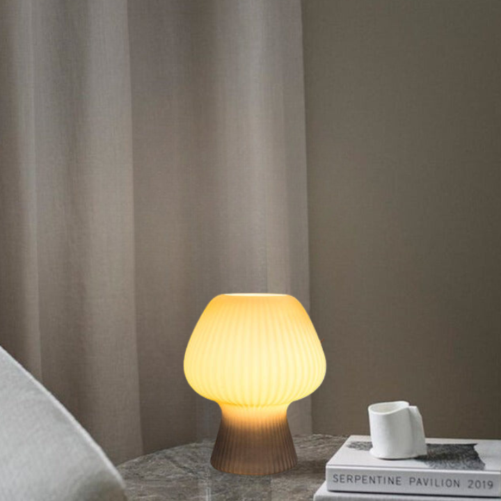 Vintage Bordlampe med Hyggebelysning og Klassisk Design