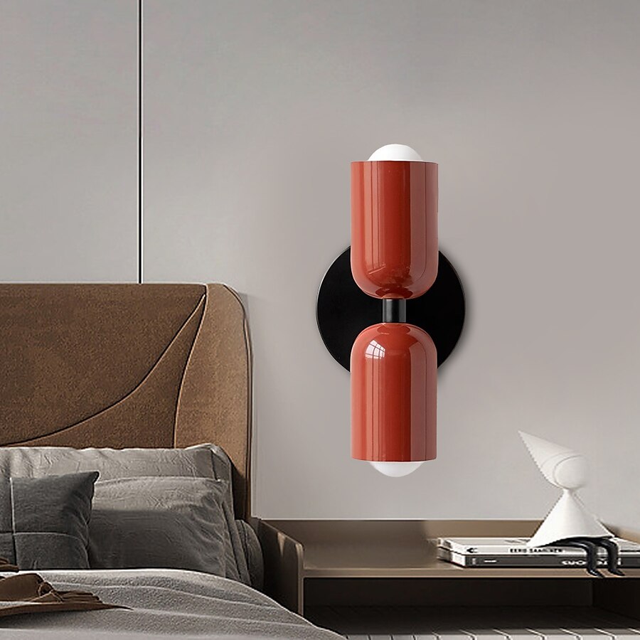Elegant vintage vägglampa med dubbla ljus till det moderna hemmet
