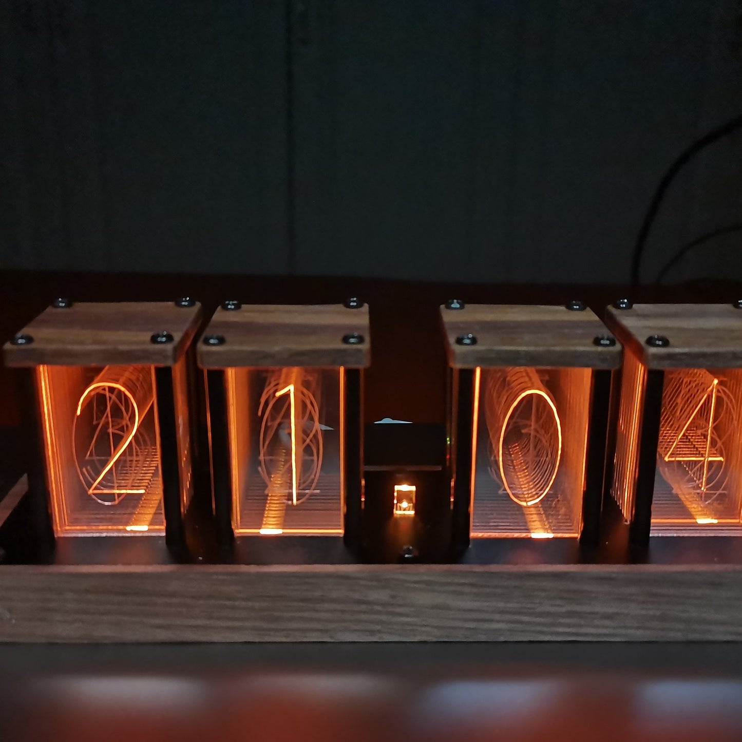 Retro Modern Nixie Tube Clock - Digital RGB LED Clock för Unik Inredning