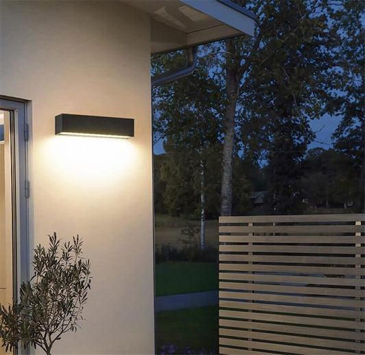 Elegant utomhusvägglampa med LED – Vattentät och energisnål