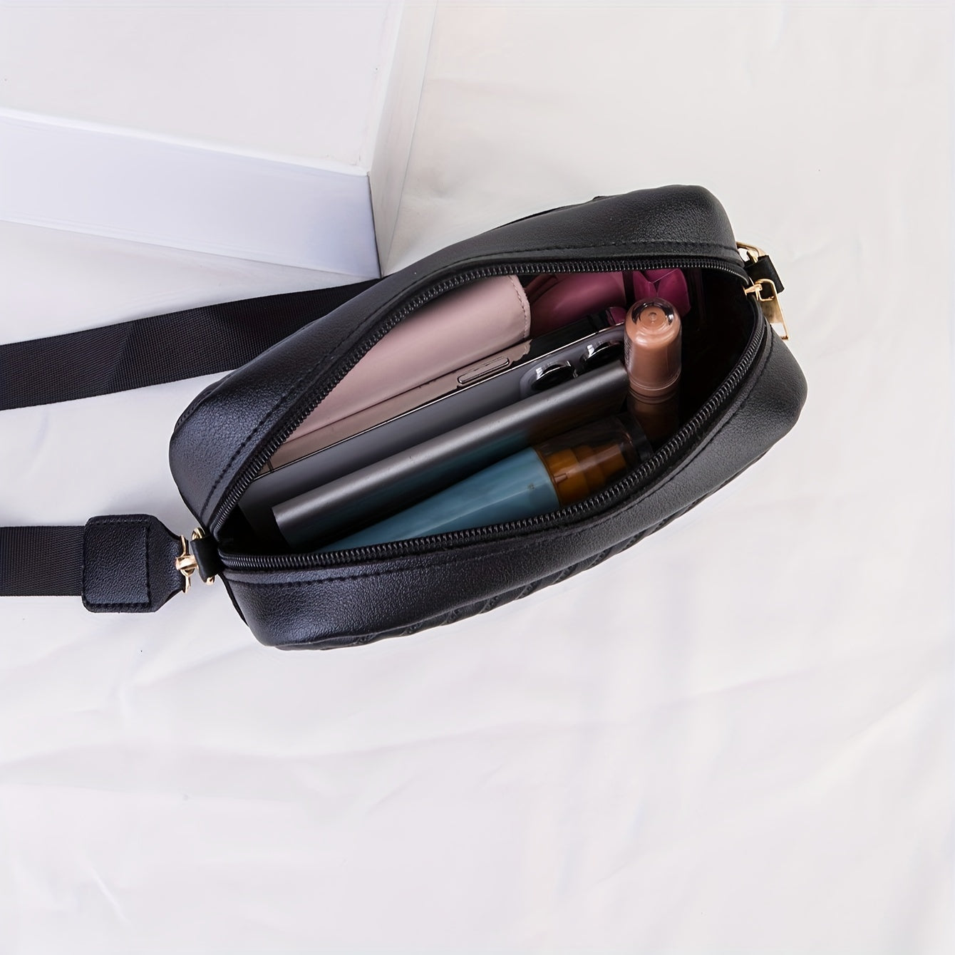 Elegant Kvindetaske med Acolchado og Guld Detaljer