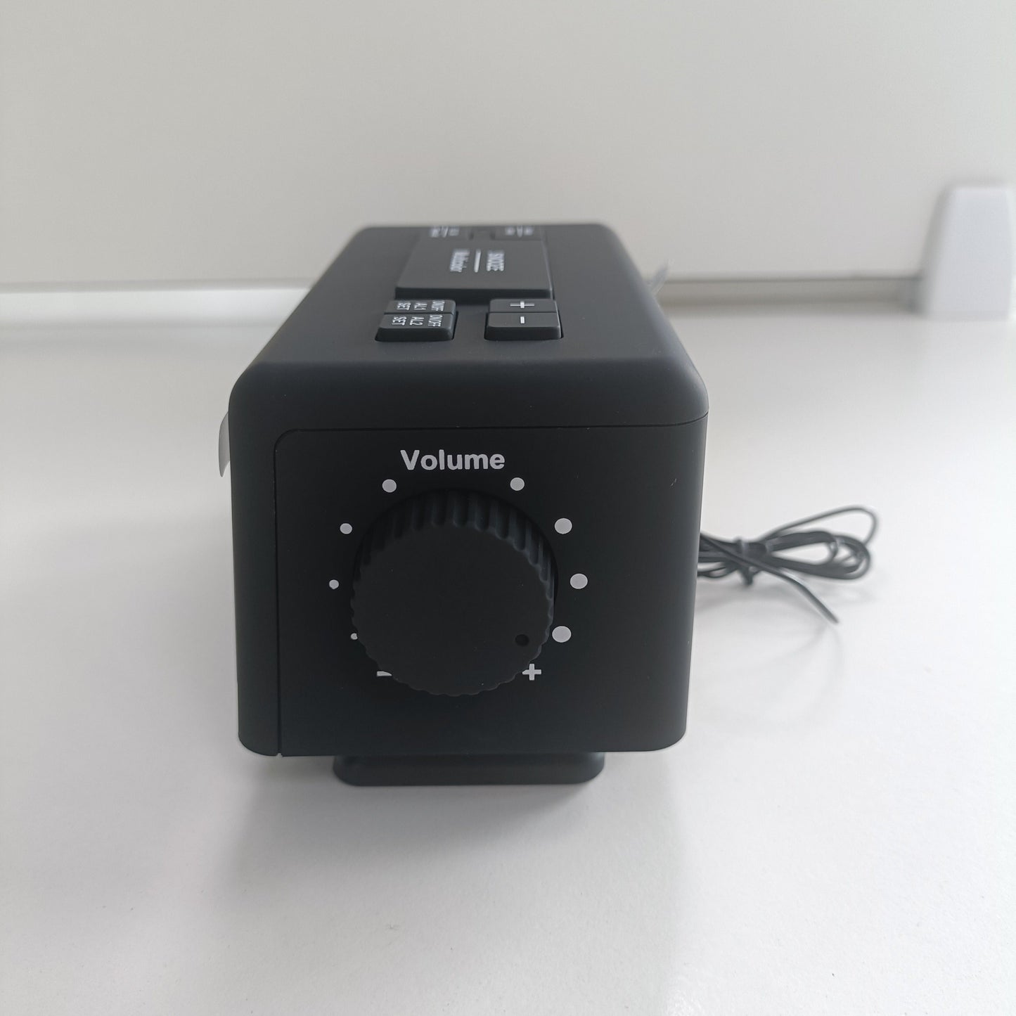 LED Väckarklocka med RGB Spegel och Radiofunktion – Modern Klocka till Rummet