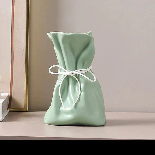 Elegant vas i återvunnet material – Stilfull design – Miljövänlig