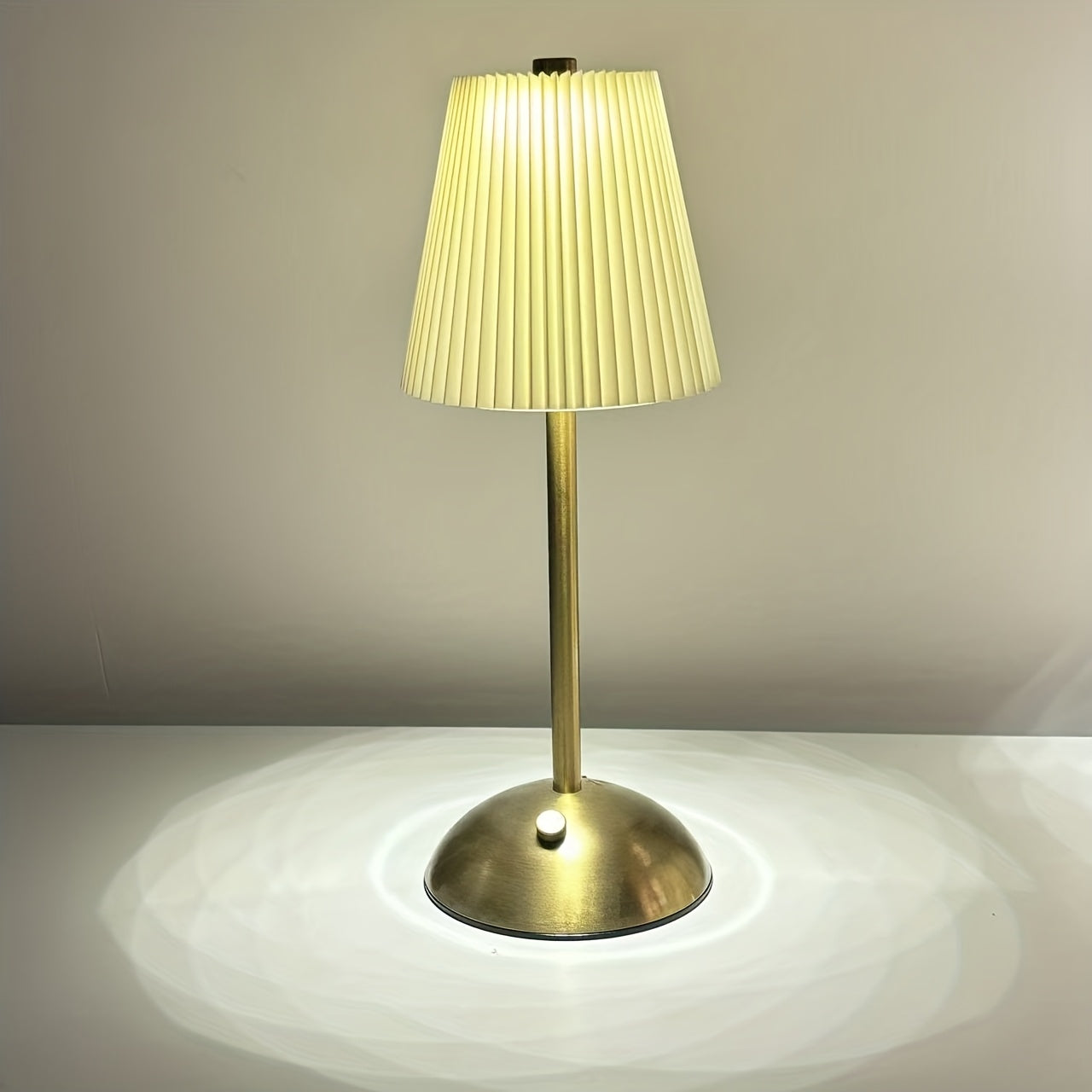 Stilfuld LED Bordlampe med Berøringskontrol & Genopladning