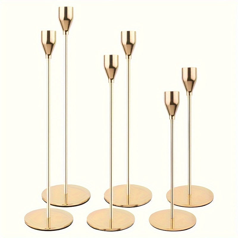 Guldfärgade Ljusstakar i Metall - Elegant och Modern Design