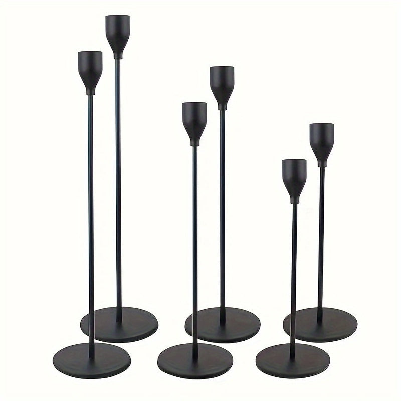 Guldfärgade Ljusstakar i Metall - Elegant och Modern Design