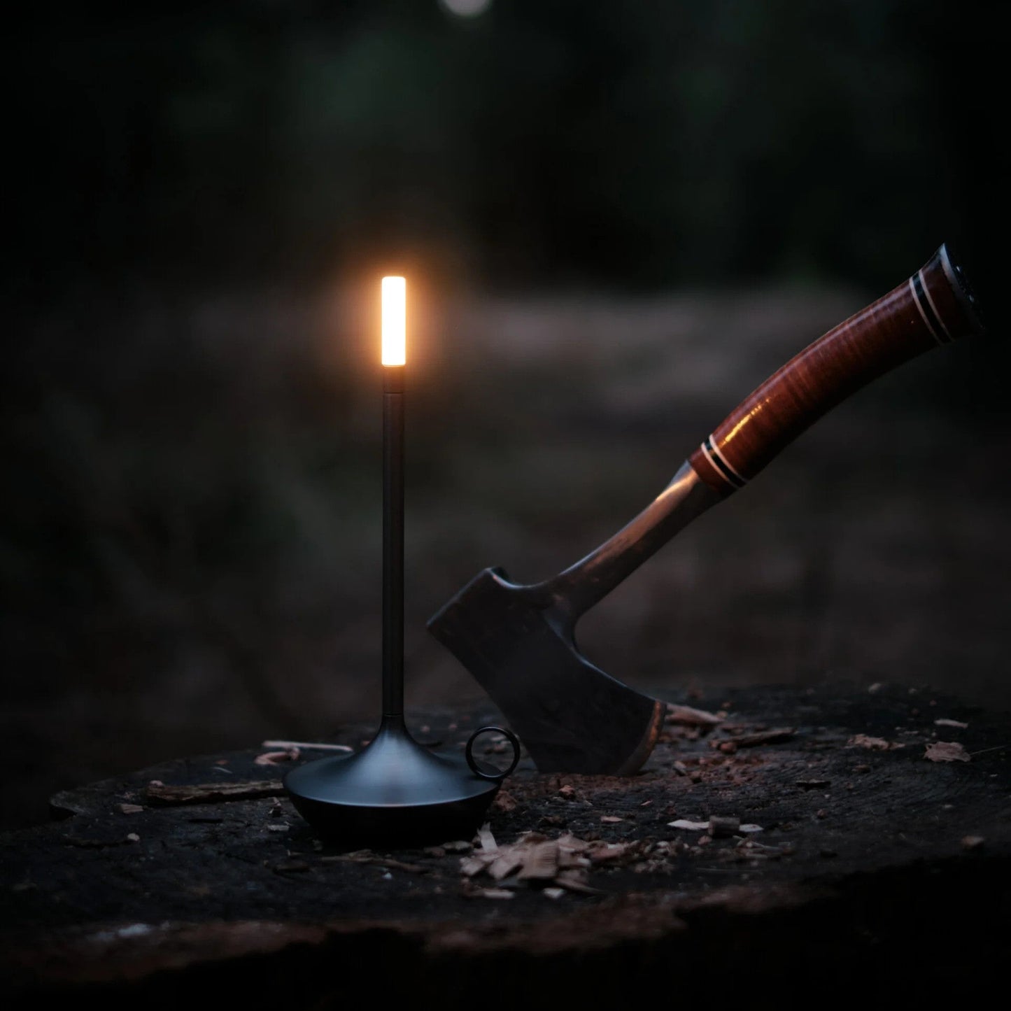 Elegant LED Bordlampe i Aluminium med Justerbar Lysstyrke