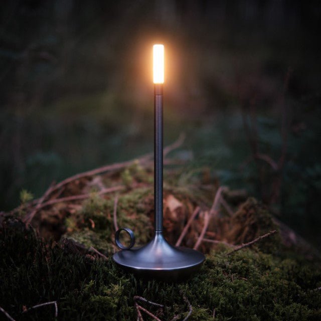 Elegant LED Bordlampe i Aluminium med Justerbar Lysstyrke
