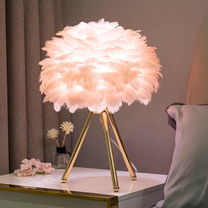 Dæmpbar Bordlampe med Fjer – Skab Elegant Belysning