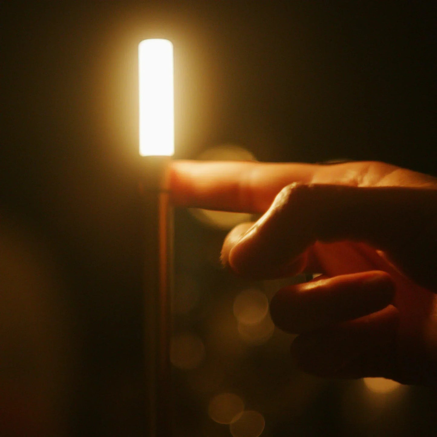 Stilfuld Bordlampe med Justerbart LED Lys og Genopladelig Batteri