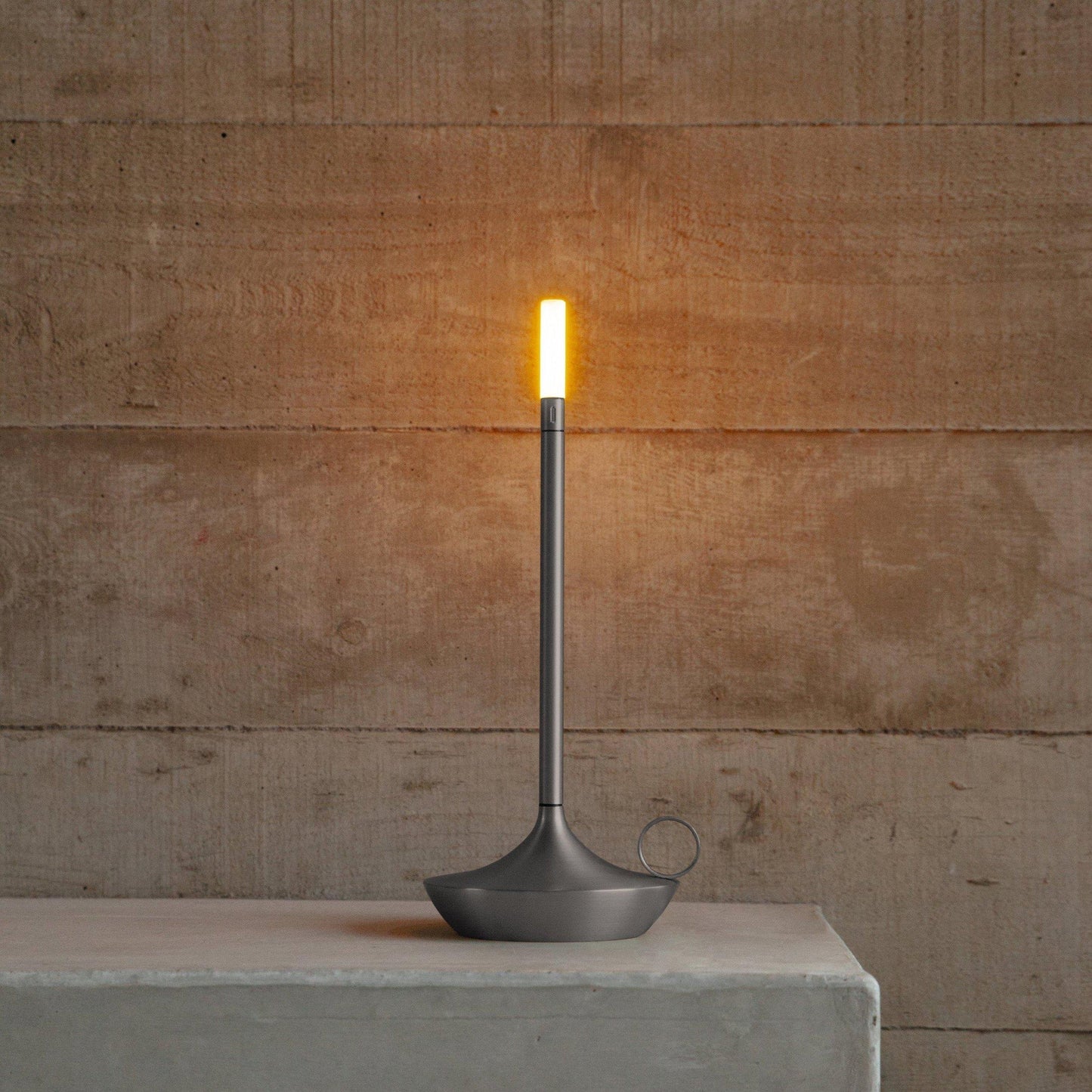 Stilfuld Bordlampe med Justerbart LED Lys og Genopladelig Batteri