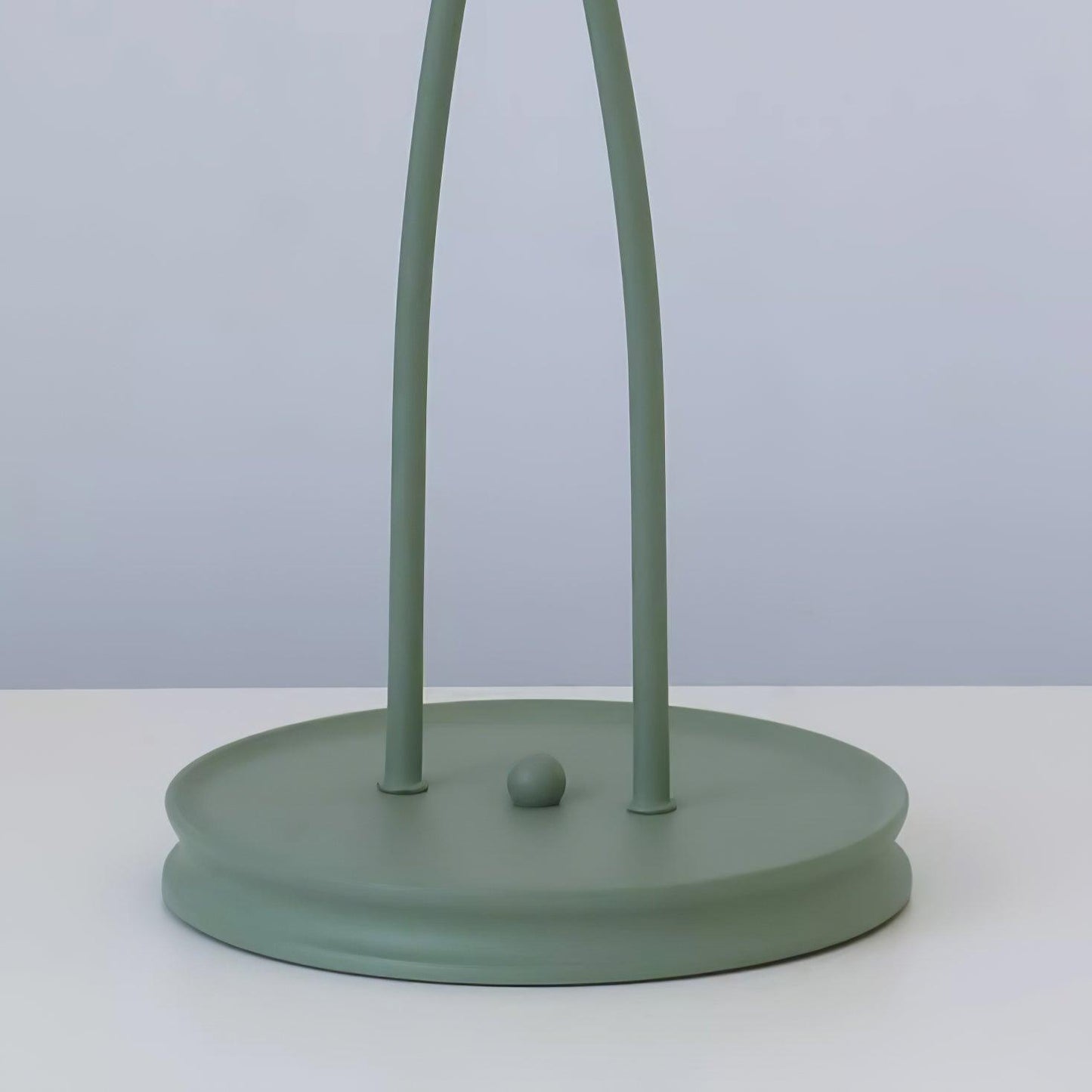 Flot Gulvlampe med Blomstrede Glas og Varm LED-belysning